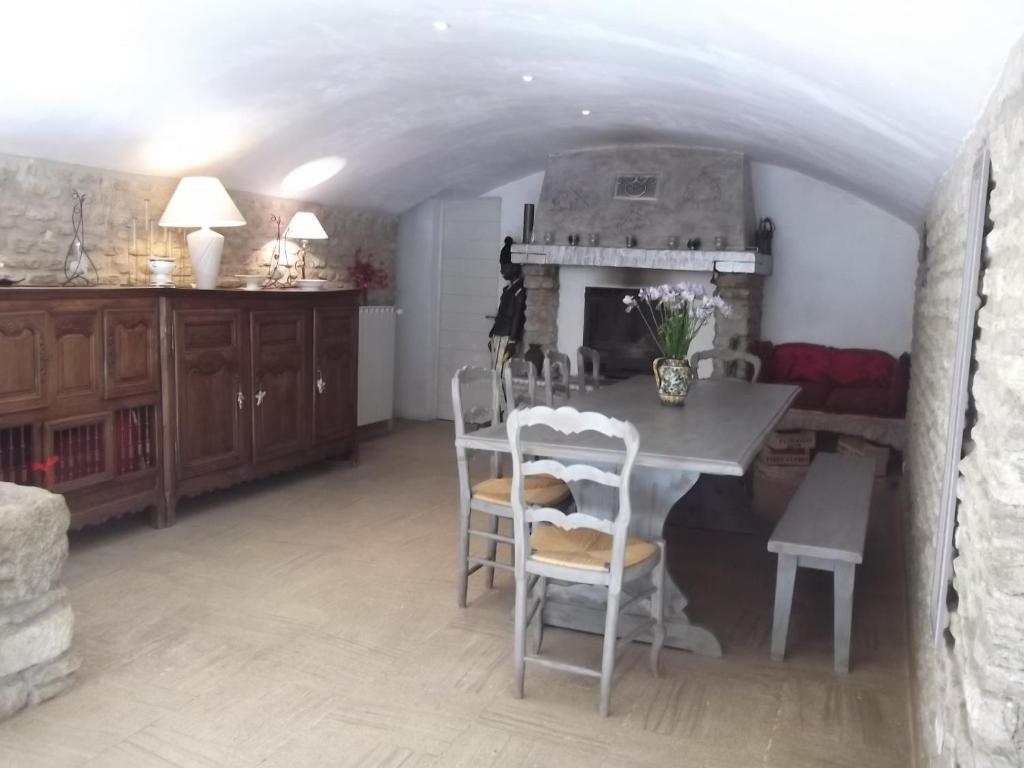 La Bastide Du Vallon Pensionat Saumane-de-Vaucluse Exteriör bild